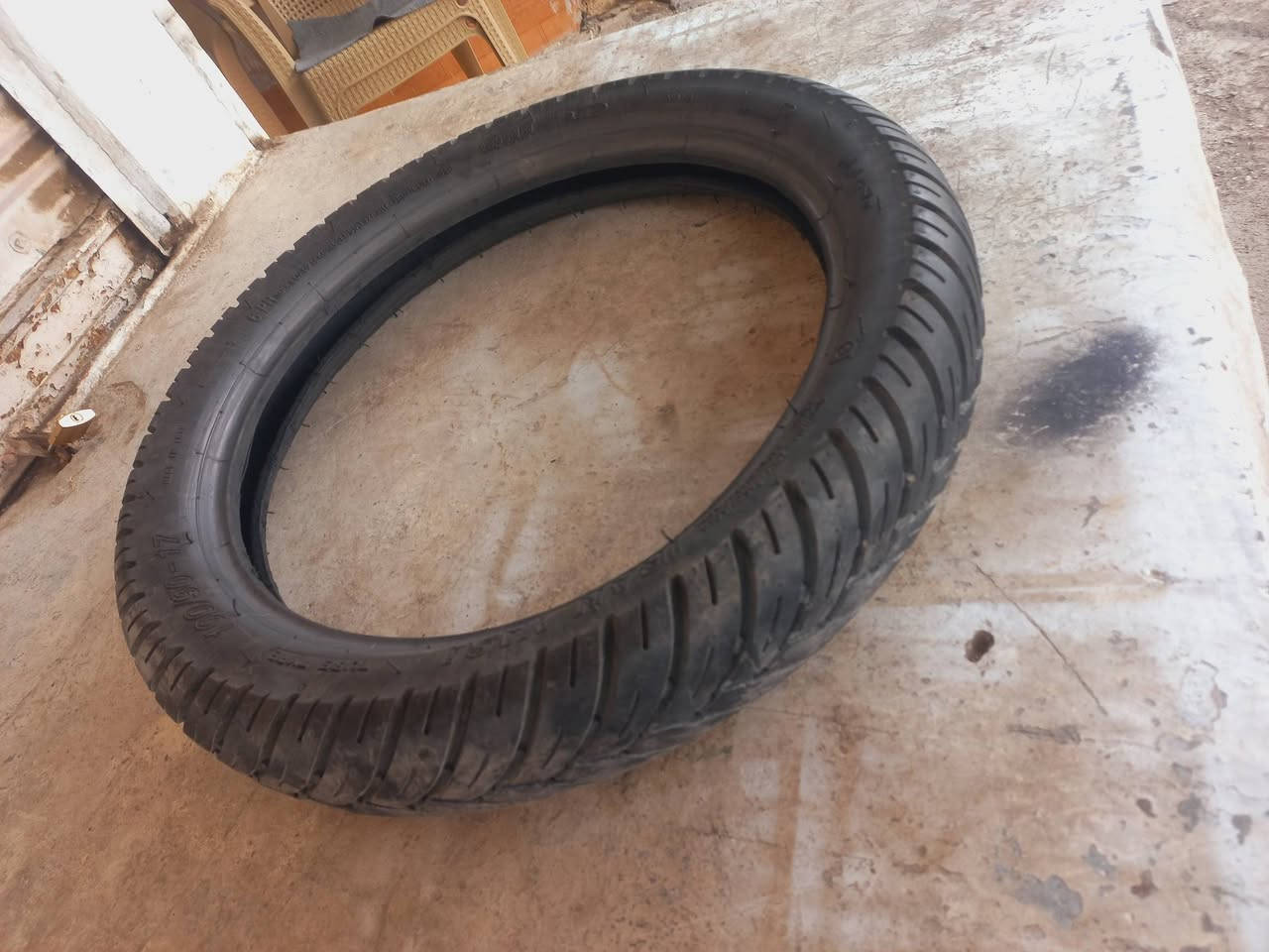 تاير مستعمل قليل حجم 17 مال ورا سعره 10 
***********

