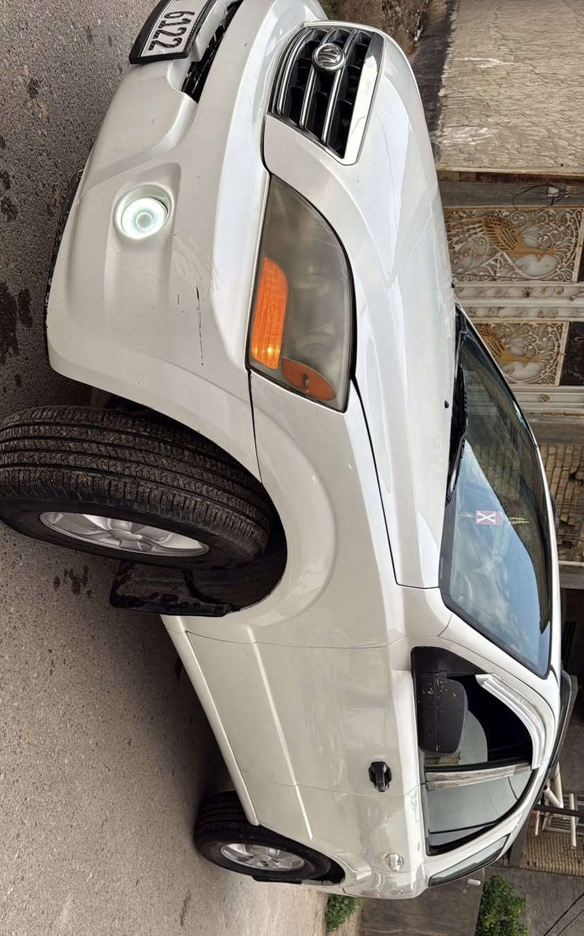 كيا سورنتو 2007 فئة LX لون صدفي 
رقم واسط مميز بأسمي سنويه تحويل مباشر 
محرك 3800 المرغوب فور ويل 
مصبوغه حزام وبيها ملاحظات وموجود سونار بالسياره 
مسوي ادامه للمحرك تخم تاير جديد باتري جديد 
سيارة حلوه وعمليه 
سعرها 83 وبيها مجال للجاد بالشراء 
***********
