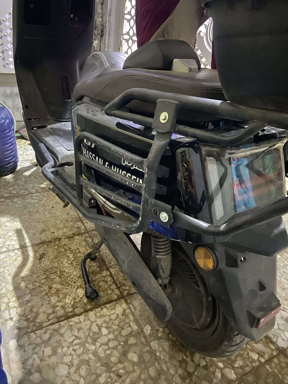 السلام عليكم 
دراجه شحن نوع GT 
6 بطاريات سرعه ٩٠ نقص بجم  و ويل امامي فقط 
الدراجه بيها درع داير مدايرها 
٤٠٠ وبيها مجال بسيط او مراوس بدراجه 
عنواني الامين الثانيه شهداء النفط 
متواجد خاص ***********
