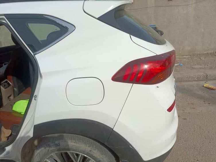 السلام عليكم
توسان موديل 2020
سياره نظيفه 
مواصفات فول 
بانوراما 
كشنات جلد  +كهرباء 
مري شفط 
كامره 
فول السياره خليجيه 
محرك 2000دوش 
السياره بيها بنيد مبدل 
وباب السائق والي خلفه بارد شي قليل 
السياره معروضه 210$وبيها مجال 
للاستفسار 
***********
الاتصال على صاحب السياره 
مكان السياره البياع
