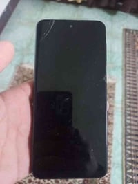 عندي موبايل رايدمي ذكره 64 الظهر بي كسر والشاشه بيه كسر سعره السعر 100...