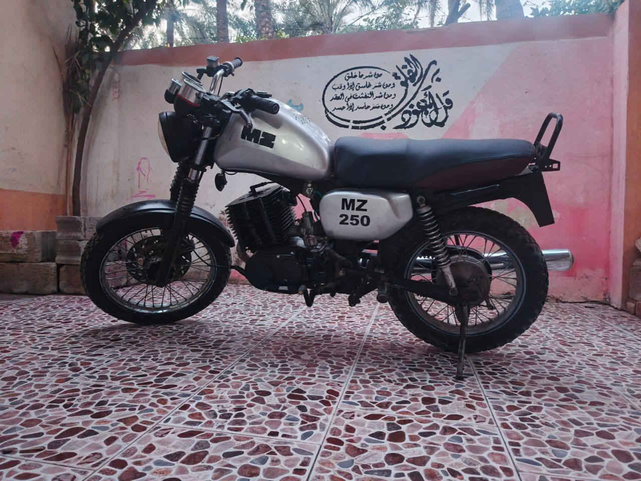 السلام عليكم قمبوره سايس 2 ع فتح الدراجه خير من الله لحيم مابي نهائياََ كهربائيات كامله تخم تاير جديد كير ومكينه خير من الله دسك امامي كامل وياله بل جيس سعر 900 وبيه مجال بسيط مكاني بلدروز حي العصري للاتصال *********** مو شراي اروحلك فدوه لا دوخني
