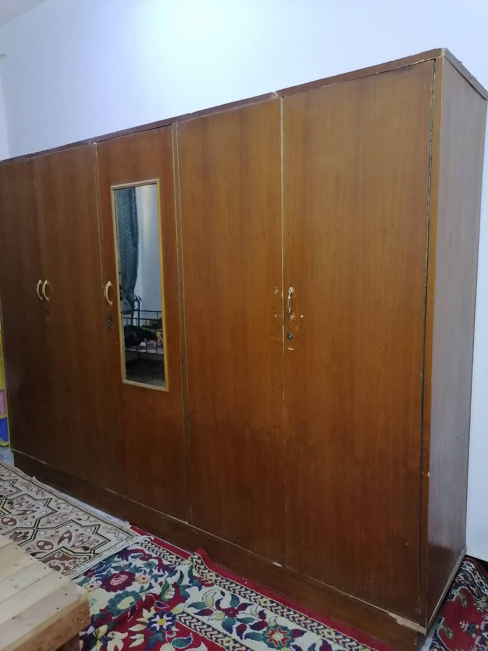 غرفة نوم ٥ ابواب صاج مستعمله للبيع  الاتصال على الرقم ***********
