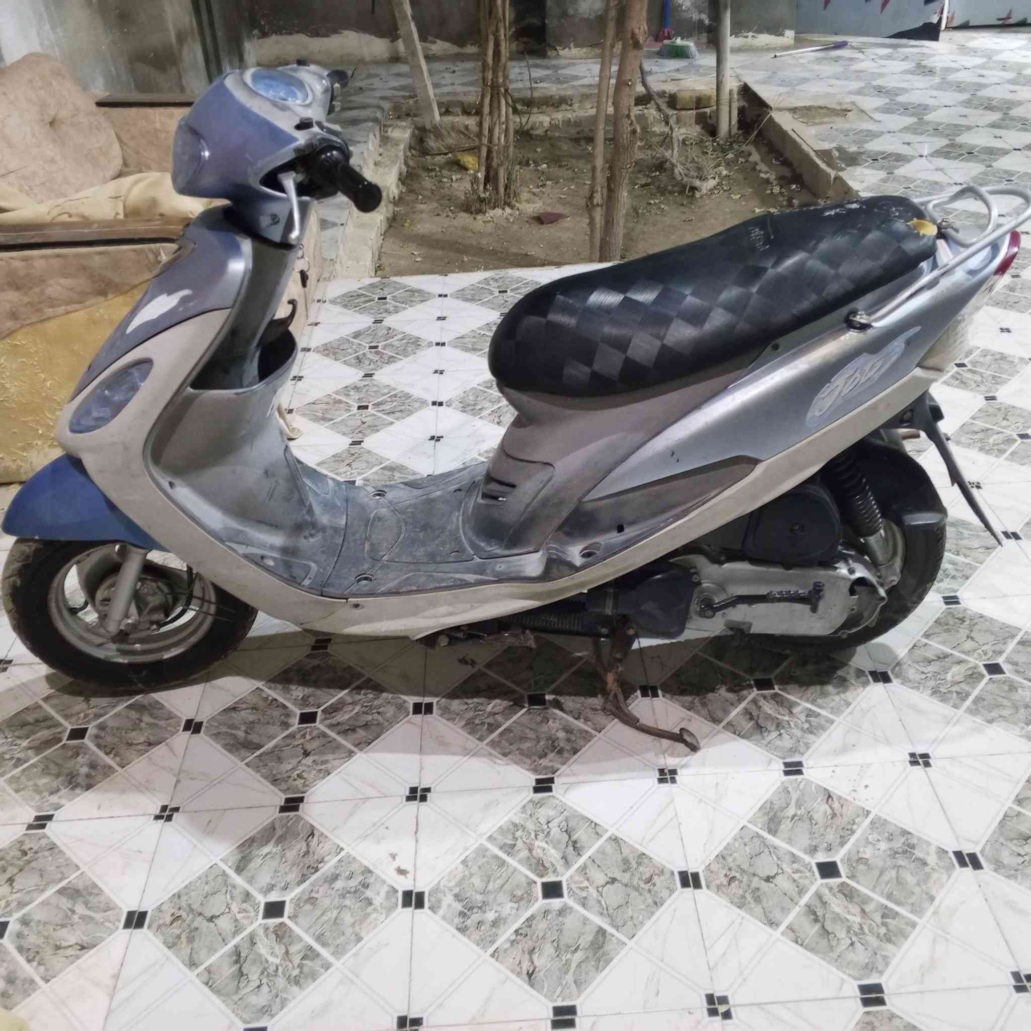 السلام عليكم ورحمه الله دراجه ماكس منغولي لبيع او مراوس.  لدراجه بلاد كلشي شغال كهربائيات وسلف  مبدل بيه بس ولفات لسعر ب650 وبيه مجال بسيط


**إذا كنت صاحب هذا الإعلان وتريد حذفه لأي سبب، رجاءا أرسل رسالة إلى الدعم الفني**