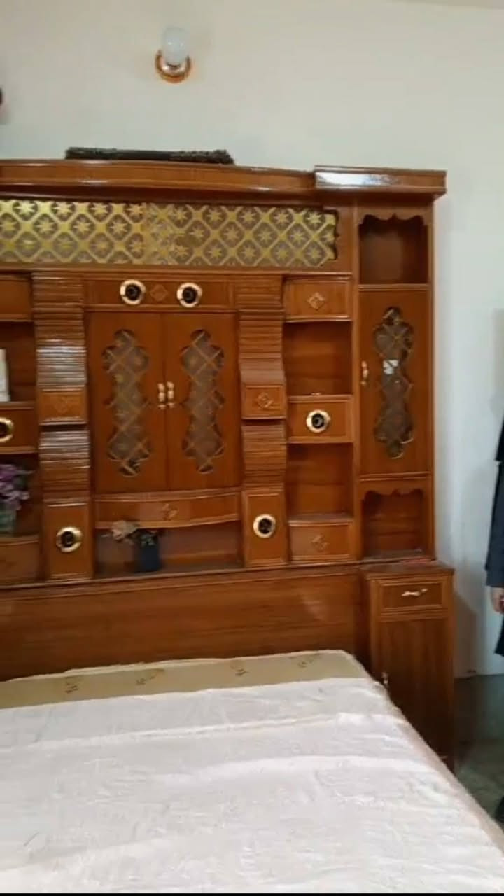 للبيع غرفه نوم سوكي سعر ٧٥٠ وبيه مجال ع خاص
*********** للاستفسار
 فلوجه قرب الصقلاويه
