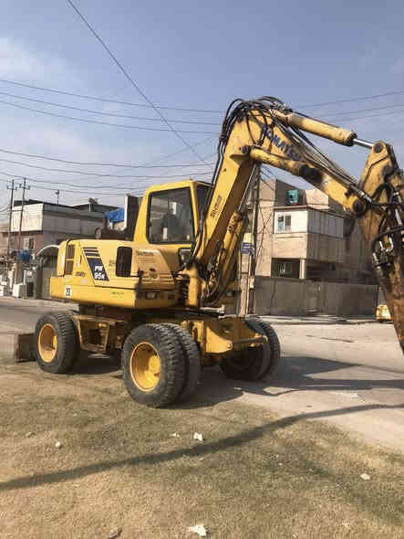 للبيع حفارة كوماتسو جاهز للعمل رقم سليمانية ***********
