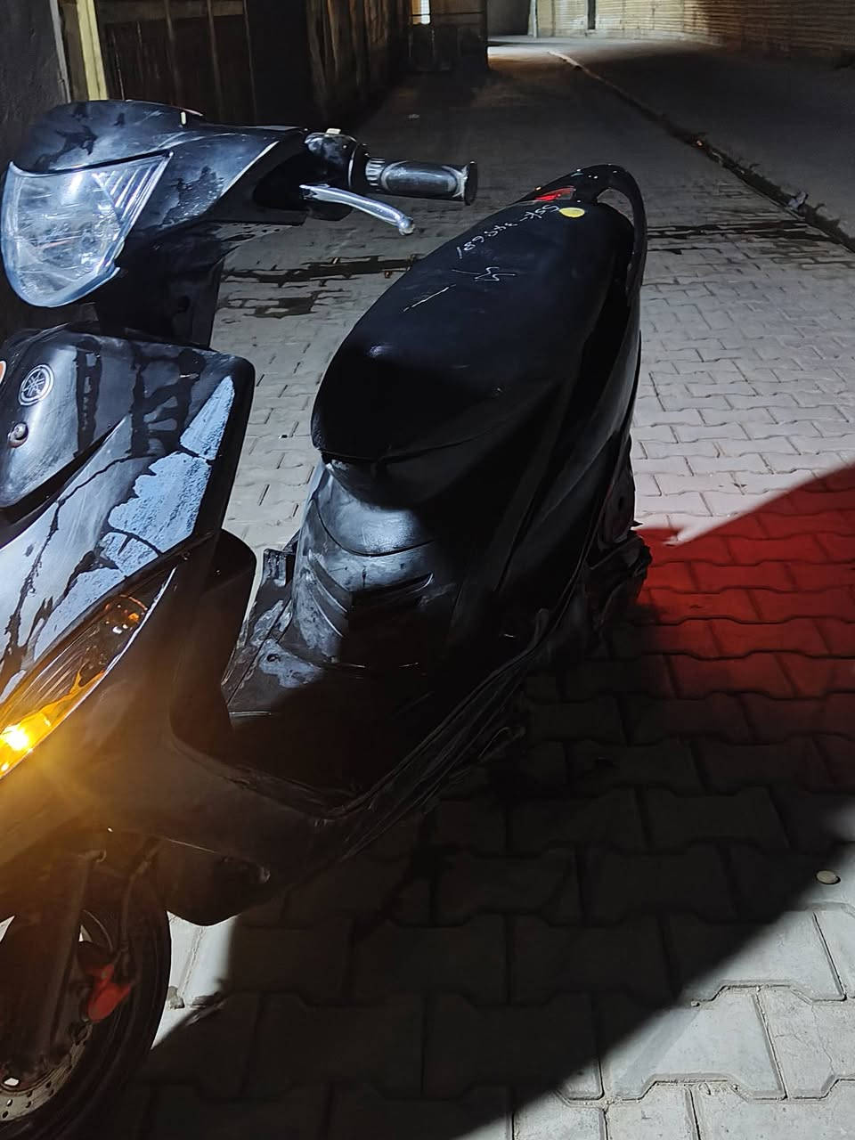 سلام عليكم دراجه ماكس عدله الدراجه جاهزه من كلشي توني ماخذه حاويه برغي ما مفتوح بيه غراضه كله بلاديه
ونضافه والله انظف من الصور .سعر(950) بيه مجال بصيط
***********
