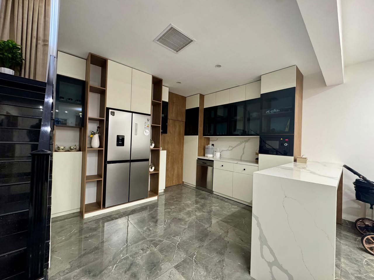 بيت للبيع في مجمع زانر ستي موقع مميز مقابل حديقه
٤ غرف نوم /٥ حمامات /مطبخ حار وبارد/ منظومه شوفاز /منظومه الواح شمسيه 
البيت مؤثث بالكامل

بمقدمة $160,000
للتواصل واتساب 
‪+964 750 004 6696‬
