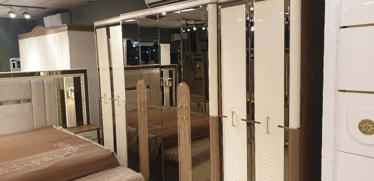 السلام عليكم
غرفة نوم للبيع ١١ قطعة نضيفة جدا 
نسبة النضافة ٩٥%
السرير بي خزانة على كبرة
السعر مليون وميتين 
***********
