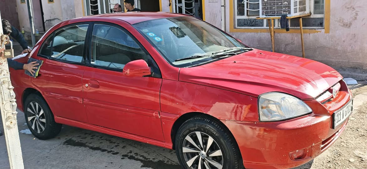 السلام عليكم كيا ريو موديل 2004 نضيفة مثل مموضح بالصور كير و محرك جديدات تبريد فول السيارة مشروع وطني وبيهة ضربات بالدعاميات ممأثرة على السيارة و السيارة اي ضربة مابيها مصبوغة جمايلة فقط السعر 60 وبيها مجال للتفاوض ‏‪0781 116 9966‬‏
