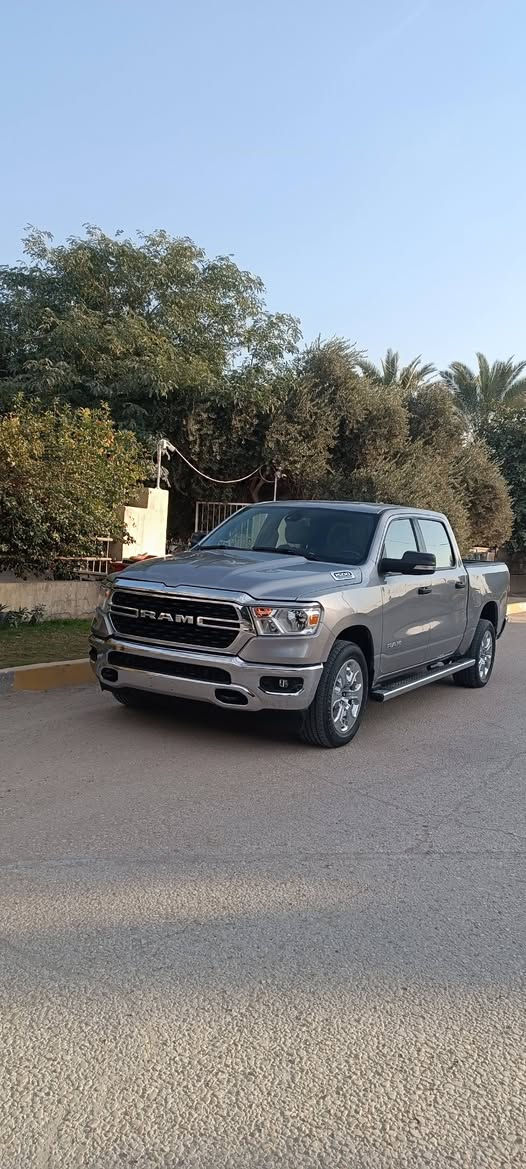 سلام عليكم دوج رام بك هورن 2023 مكينه 8..5700 لون سلفر حره بسمي تترقم جميع المحافضات ماشيه 2500 مشي جدا قليل سياره بدون ايرباك برده فقط.صور الحادث بالمنشور مصلح بيه البدي صبغ قبق البدي مكفول+جتاف القماره والكصه صبغ والبنيد ..السياره بدون اي نقص 
مواصفات السيارة بصمه تشغيل
مري شفط
تشغيل عن بعد
6حساسات اماميه 
4حساسات خلفيه 
كامره مع توقف ذاتي
شاشه تسلا كبيره 
فور ويل 
تبريد خلفي
هيتر مري جانبي واستيرن
جامه خلفيه سلايت 
اضواء ترحيب بالمري
مكان السياره الحله مركز المدينه
السعر 233مجال بسيط رجاء المو شراي ليتعبنه
تلفون***********  /***********
