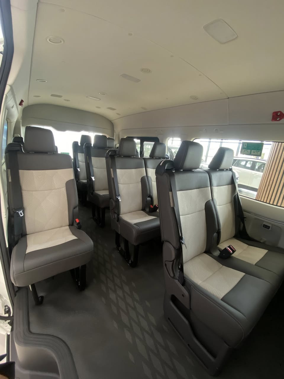 تويوتا هايس ٢٥ زيرو مماشية للبيع
كير اوتماتيك٦ سرعات
٣.٥ ستة سلندر
باب كهرباء 
مقاعد قماش جلد
مقود كهربائي

مكان السيارة
واسط - الكوت فلكة العماره
للاستفسار عن السيارة الاتصال على الرقم التالي 
***********
