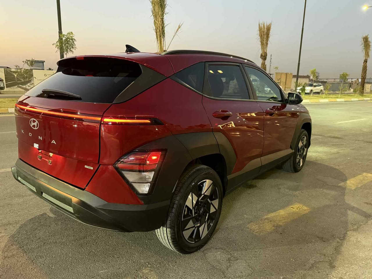 للبيع هيونداي كونا  2025 
وارد امريكي لون ماروني
بدون صبغ بارد فقط وتكحيل
المحرك (2000) DHOC المرغوب 
كير اوتماتيك طرح  شفتات بالستيرن 
تبريد بيانو ثلج امامي وخلفي + تدفئة
شاشة متصلة Apple carplay + Android  مع كامرة دواره
بصمة تشغيل وابواب وصندوك (تشغيل عن بعد)
كشن السائق كهرباء 
كشنات هيتر
رادار امامي وخلفي وجانبي 
نقطه عمياء 
دشبول ديجيتال
‏Mode Drive (sport/snaw/comfort)
هاندبريك كهرباء + Auto Hold
تراكشن + نزول منحدرات 
لايت امامي زينون وبك لايت خلفي LED 
ويل كب كروم 
ماشيه 7000 mil

الحادث / شفه البنيد بدون الصبغ حته الدعاميات ،الراديتر البلادي بمي الشركة وتبربد البلادي 
بدون رقم ( منفيس باسمي 
فول عدا الفتحه السعر 16200 و بيها مجال 
رقم صاحب السياره يوجد واتس اب ***********
