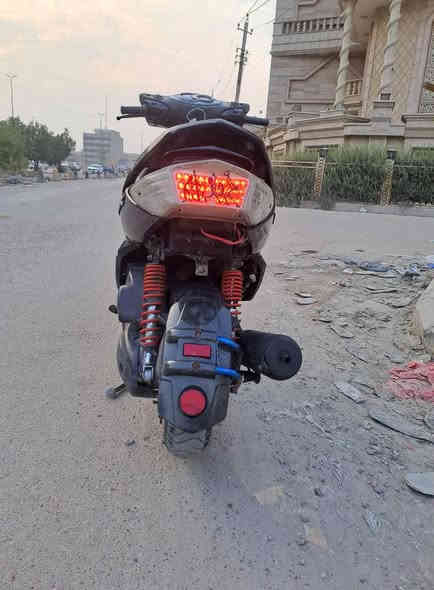 سلام عليكم سكنس فحل ياباني نوزل خطين دراجه مكفوله كفاله عامه كلها شغلاله من اطول لطول مكينه بجيس شلعه معدل ناعمه نكره سلف دخان لانضوح لاتبخير دراجه كلها شغاله وخير من الله مال جناي مداريها ودهن يوم بيومه وبانزين محسن كهرباءيات  شغاله لايت دشبول هورن  بكلايت  بريكات خلفي وامامي دبلات فول ماكو طسه تايرات جدد دراجه صافيه وناعمه خير من الله تجيب فيتر وتفحص وتراي وين ميعجبك مكفوله من اسرقه وتاخذها من البيت وسويلك مكاتبه مكاني بغداد البلديات رايدها ب650وبيها مجال لتواصل واتساب او اتصال *********** بغداد
