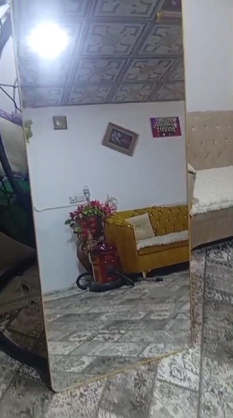 مرايات قياس 70×170 سعر الوحدة 40 الف
كلهن بعدهن بلكارتون هاتف***********
ممكن تذكرلنا وين موقعك بالضبط حتى اللي يريد يشتري يعرف منو يمكم؟: 
العنوان كركوك . روناكي
شكد عدد المرايات المتوفرة هسه، وهل كلهن نفس القياس 70×170 لو اكو أكثر من موديل/شكل؟: 
عدد المرايات 4 . جميعهن نفس القياس
المرايات جديدة 100% لو بيها أي خدش، فطّر، أو مشكلة بالزجاج/الإطار؟: 
جديدة بلكارتون 💯
التسليم شلون يكون: استلام من المكان لو توصيل، وهل السعر قابل للنقاش إذا انشرت أكثر من وحدة؟: 
استلام من المكان . قابل للتفاوض