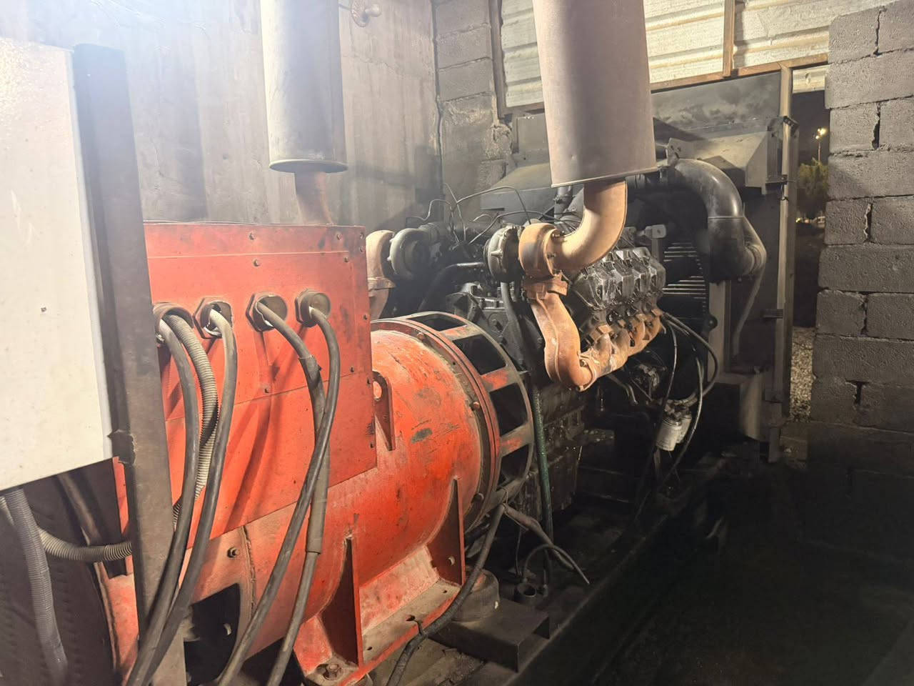 مولد دويز مكينه كايمه 
 8 سلندر
 توليد 500 بلادي 
العنوان بغداد جرف النداف 
هاتف ***********
