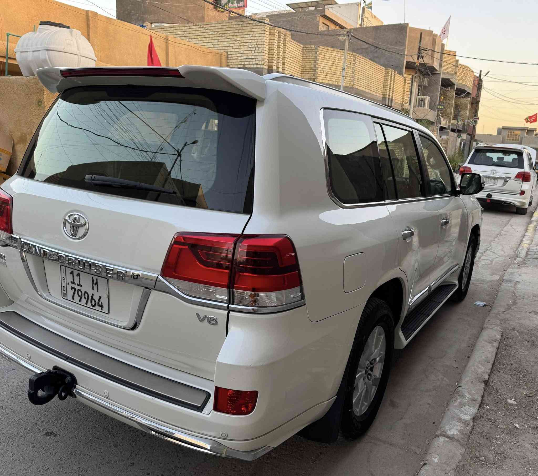 لاندكروز موديل 2017 رقم بغداد ماشيه 105 كفاله عامه معروفه مواصفات لاندكروز باسمي سياره مال بيت جدا نظيفه؟غير متواجد ع لفيس تواصل ع رقم ***********
