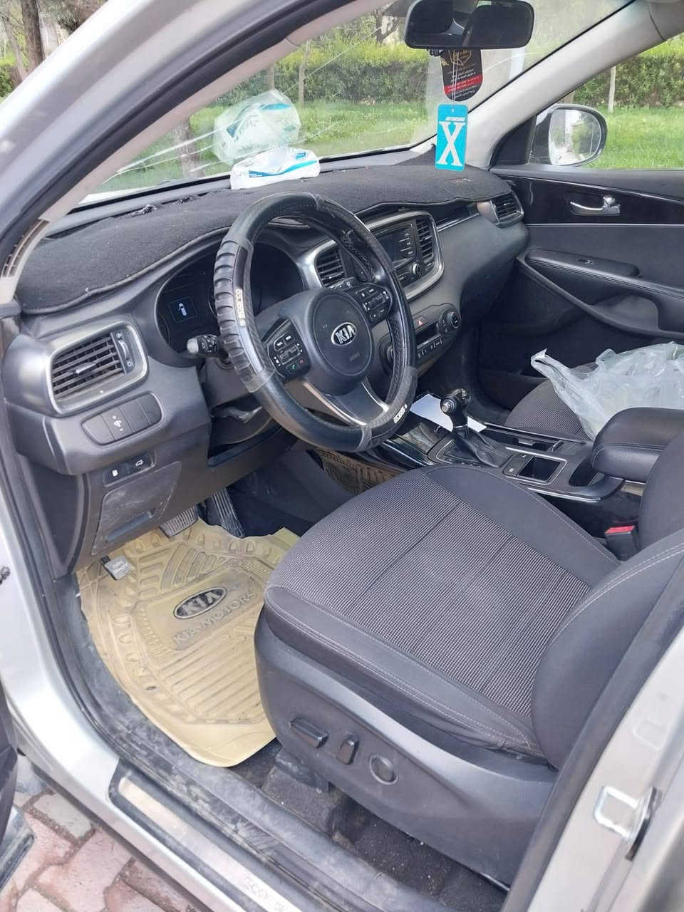 بسم الله الرحمن الرحيم
والصلاة على محمد واله وصحبة وسلم 

كيا سورنتوا موديل ٢٠١٥ خليجي رقم اربيل الدولي  ٧ راكب  محرك ٦ سلندر بدون صبغ وبدون تبديل وحادث فول ١/١ كير والمحرك مامفتوح بشرط على وضع الوكالة  ماشية ١٢٣ كم حقيقى سيارة مال بيت وجاهز 
 
مكان السيارة / اربيل 
للتواصل والسعر يرجى الاتصال على الارقام ادناه 

***********+ واتساب
