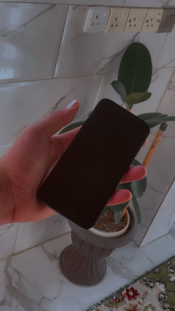 iPhone 12 pro max
 ذاكره 128
بطاريه 87 
نموذج m
تك سيم 
مبدل شاشه اصليه شرط 
فيس ايدي شغال 
شاشه 3 خيارات 
مابي اي خلل كله شرط 
سعره 295 الف 
***********
