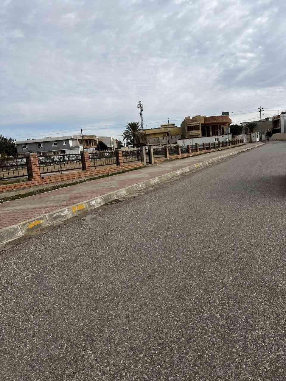 🏘🏘بيت للبيع ديالى خانقين / حي رمضان خلف المحكمة مقابل الحديقة طابو صرف 
مساحة 150 متر واجهة 7.5 والنزال 20 طابقين 
طابق الاول 
1 غرفة نوم واستقبال وصالة داخلية ومطبخ ومجمع صحيات داخلي وخارجي وكراج سيارة وحديقة صغيره 
طابق الثاني 
2 غرفة نوم وصالة ومخزن ومجمع صحيات 

السعر / 125 مليون بي مجال 

للأستفسار اكثر اتصال بالارقام فقط 
***********
***********
مكتب فريا موفق للعقار
