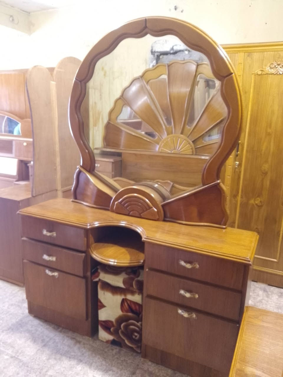 غرفة خمسه ابواب ملحق شغل توصي نظيفة جدا مستعمله صاج خمسه ملم داخل أربع ملم العنوان الحدباء خلف مرطبات البحرين مقابل افران زينب الرقم ***********
غير متوجد على الفيس
مستعدون لشراء الغرفه و الكناتير
