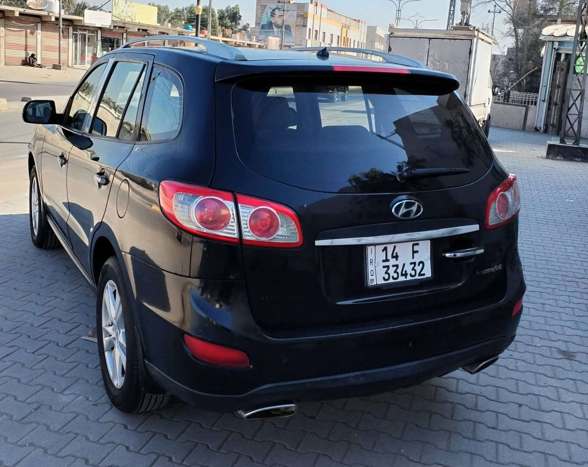 سلام عليكم للبيع او مراوس حسب القناعه هونداي سنتافي مديل 2011 خليجي  مكفوله ضربه صبغ رقم بصره بسمي سنويه وهزه جديده فول مواصفات بصمه محرك 4 سلندر سياره جاهزه السعر 132 وبيه مجال استفسار *********** مكان البصره ابي الخصيب
