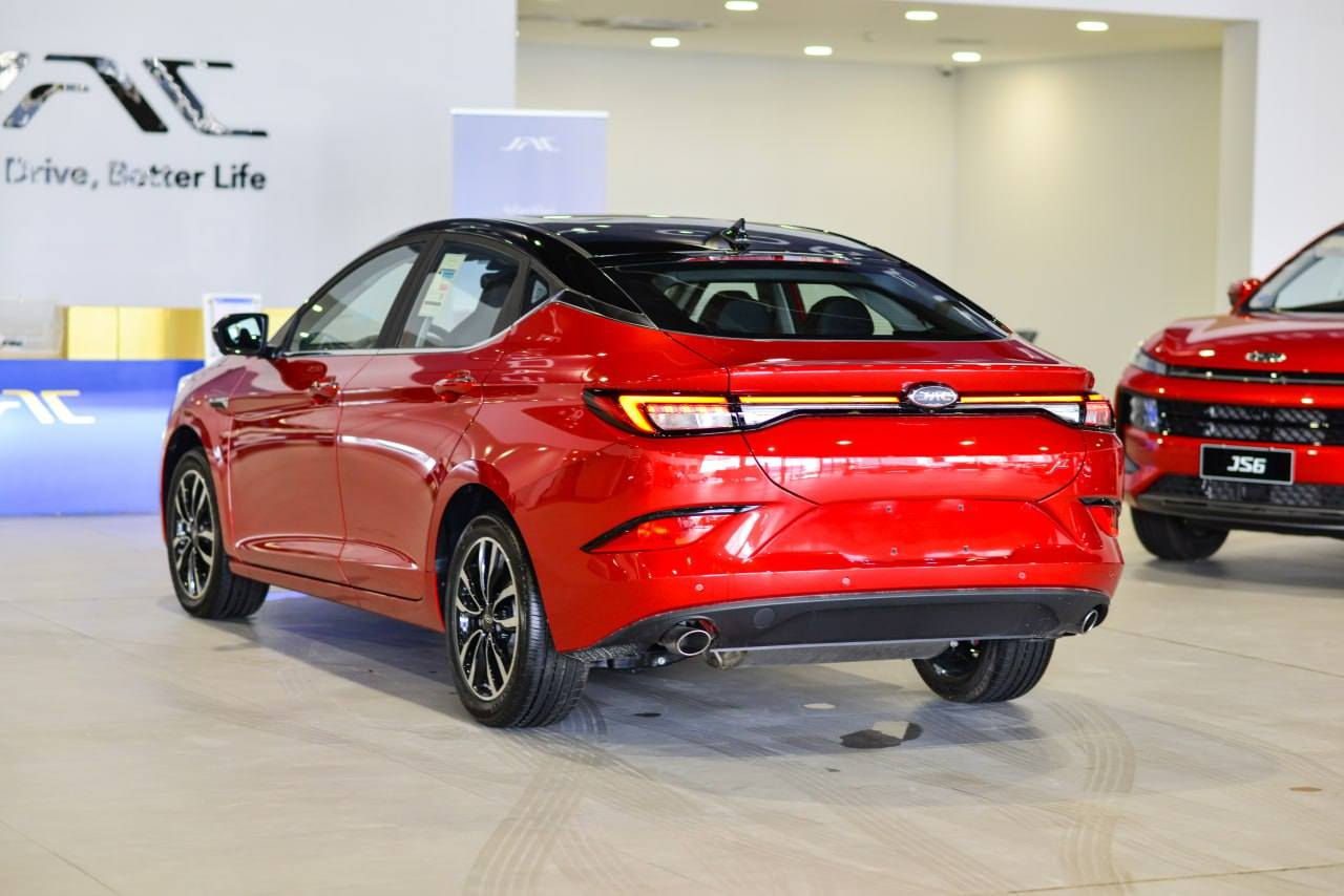 ئۆتۆمبێلی JAC J7
مۆدێل 2025 فوول مواسەفات 
دوو رەنگ
مەکینە 1500 تۆربۆ
 150 هۆرس پاوەر 210 نیوتن/مەتر 
گێڕ تۆماتیک و عادی 
دەرگا بەسمە
بەسمەی ئیش پێکردن
سندوق بەسمە 
لایتی LED و بەخێرهاتن
بەگ لایتی LED و بەخێرهاتن
بەرەدەرگا و داشبۆرد LED 
کامێرە 360 پلە 
حەساسی پێشەوە و دواوە و تەنیشتەکان 
رادار
تایە و ویل 17
پانۆراما 
ئاوێنە ئیشارەت و شەفت
چوار جام کارەبایی و ئۆتۆ.
تەبرید مەرکەزی 
کوشن جلد 
کوشن هیتەر 
کوشن کارەبایی 
شاشەی تێسلا
ئەندرۆید و IOS كار پلەی 
تحدید سورعە 
سوکان ڤۆلیۆم 
هاند برێک بەسمە 
ئۆتۆ هۆلد.
گێچ ئەلکترۆنی 
گێڕ و مەکینە و کارەبایی ڤولکس واگنی ئەلمانی 

زەمانی 6 سال یاخود 200.000 کم
(گێڕ +مەکینە +کارەباییات )
سێرڤسی خۆرایی 24 مانگ یاخود 40.000کم

بۆ زانیاری زیاتر پەیوەندی بکەن بە
0750 100 6434
0773 221 6434
