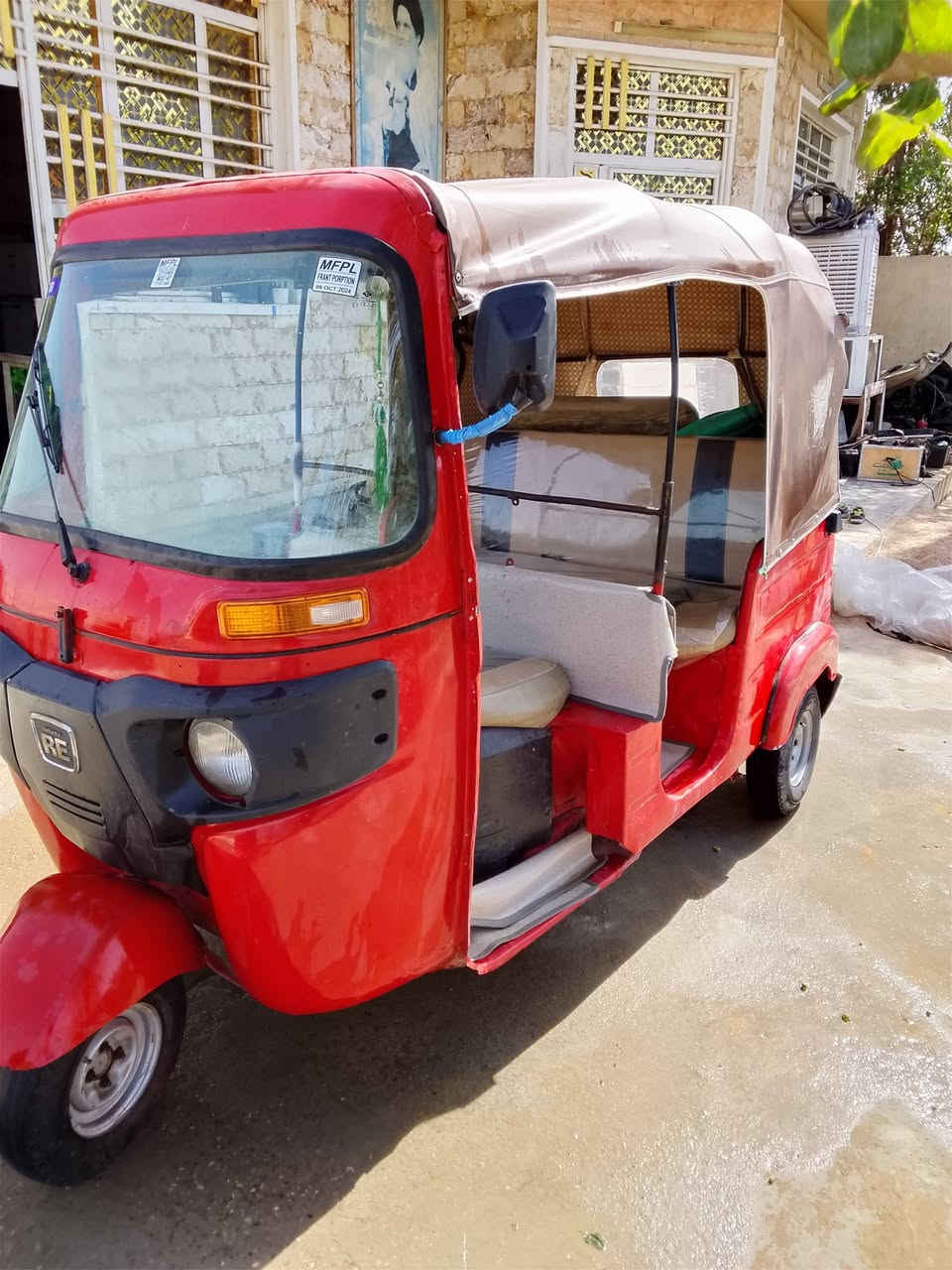 السلام عليكم تكتك مديل 17 نضيفة اوراق اصولي كامله السعر 3 ونص وبيهة وجال ***********
موجود عل واتساب ولفيس
