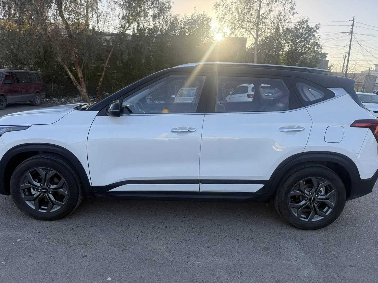 سلام عليكم
كيا سيليتوس 2024 فول مواصفات رقم بغداد ماشيه 19 الف 
بصمه
فتحه بانوراما 
داخل جلد 
تحكمات ستيرن
رادار امامي
مانع انزلاق
مود درايف
محرك ١٥٠٠ دبل نوزل 
السعر ١٧٧ 
مكاني بغداد الدورة
للتواصل ***********واتس اب
