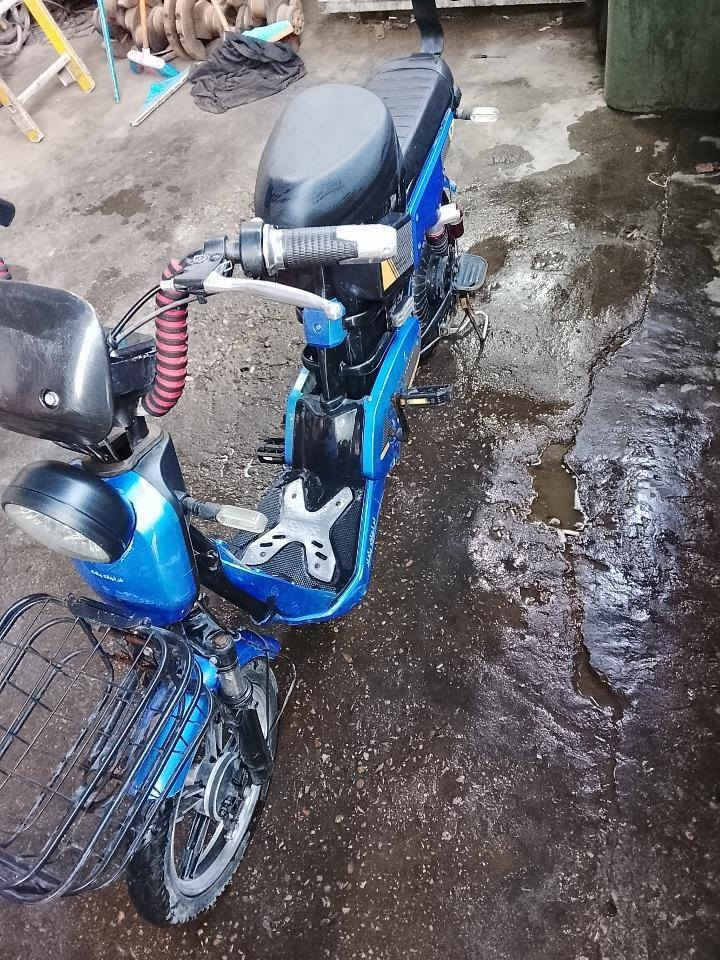 دراجه شحن حجم 16 نظيفه بس بطاريات 2 او 1  يراد لهن تبديل 
سويج 

سرعه 40 

السعر 200 
 
المكان الغدير مقابل شقق زيونه قرب مدرسة المعالي


**إذا كنت صاحب هذا الإعلان وتريد حذفه لأي سبب، رجاءا أرسل رسالة إلى الدعم الفني**