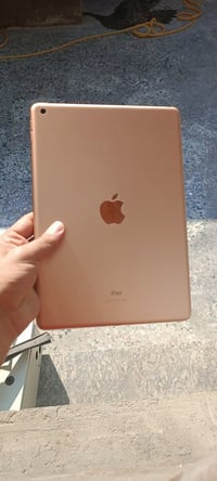 ايباد 8 نضيف ذاكرة 32 شحن ممتاز شاصية نضيف جداً يحتوي ع حافظة وشاحنة  ...