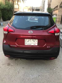 سيارة نيسان كيكس موديل ٢٠٢٠  ماشية ٢٤  نظيفة  جدا  حادثها بنيد وجاملغ ...