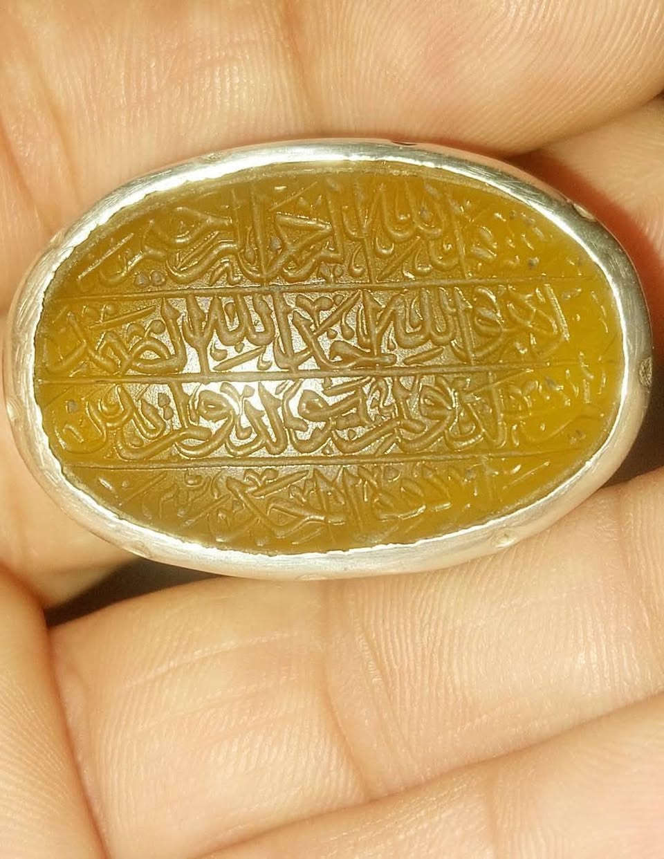 #يا #الله عقيق يماني  اصفر   انسي. قديمه   مخطوط سوره الاخلاص خط وصياغه ثقيله. صياغة ابو  مشتاق  الكاظميه  وخط حترافي قديمه وتحفه  مال شيوخ هاي القطعه  
تواصل وتساب 👇
 ***********
