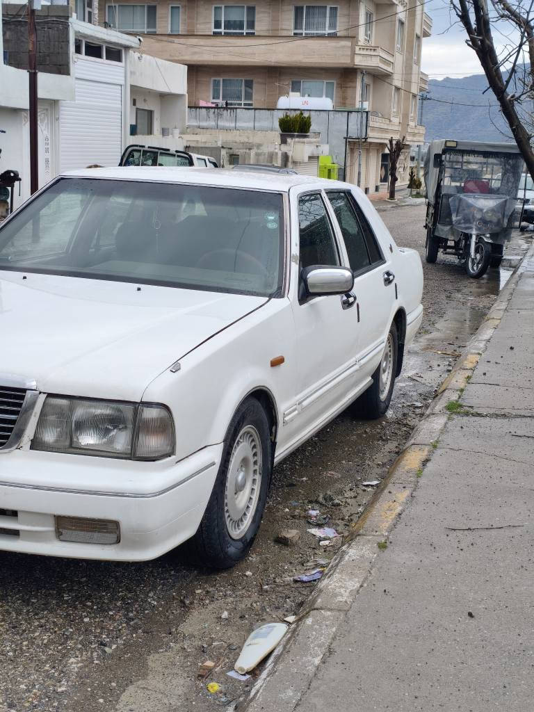 نيسان سيدرك موديل 2002 
گير ومەگینە بەشرت مەگینە نەکراوتەوە 
یک درگا وجەملەغی بێشوەی سایق سبوغە ناوی نەگرتوە وبڵە بڵە بویاغی هیە بیش وبشتی کەبسە هێکلی زور جوانە سەنوی وهزە تازێە تا ٢٠٣٠ مانگی ١٢ سعری ٦٦ ومعەملە
ژ.م *********** بنجوين, السليمانية
