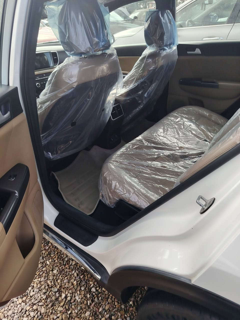 كيا سبورتج ٢٠١٩ فول كشنات كهرباء صندوق كهرباء جلد سيارة جديدة بيها شويه بارد bdr بالهلال والباقي كفاله من الصبغ ماشيه 88 مكان السيارة بغداد ابو غريب للاستفسار الاتصال على *********** او ***********
