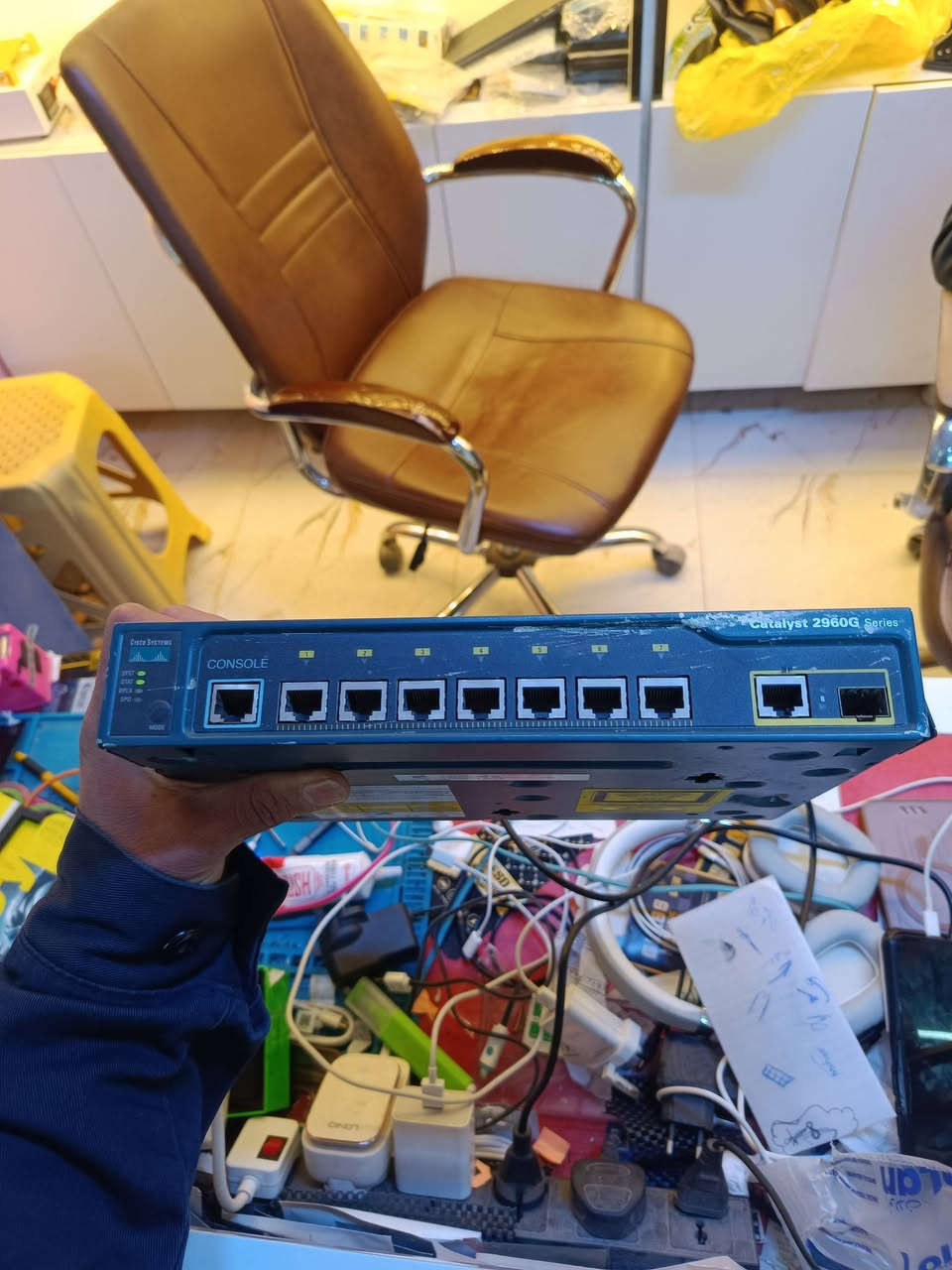 اجهزة سسكوو عدد 2 الي يفيدنه ينطي سعرهن وبالعافيه*********** وتساب
