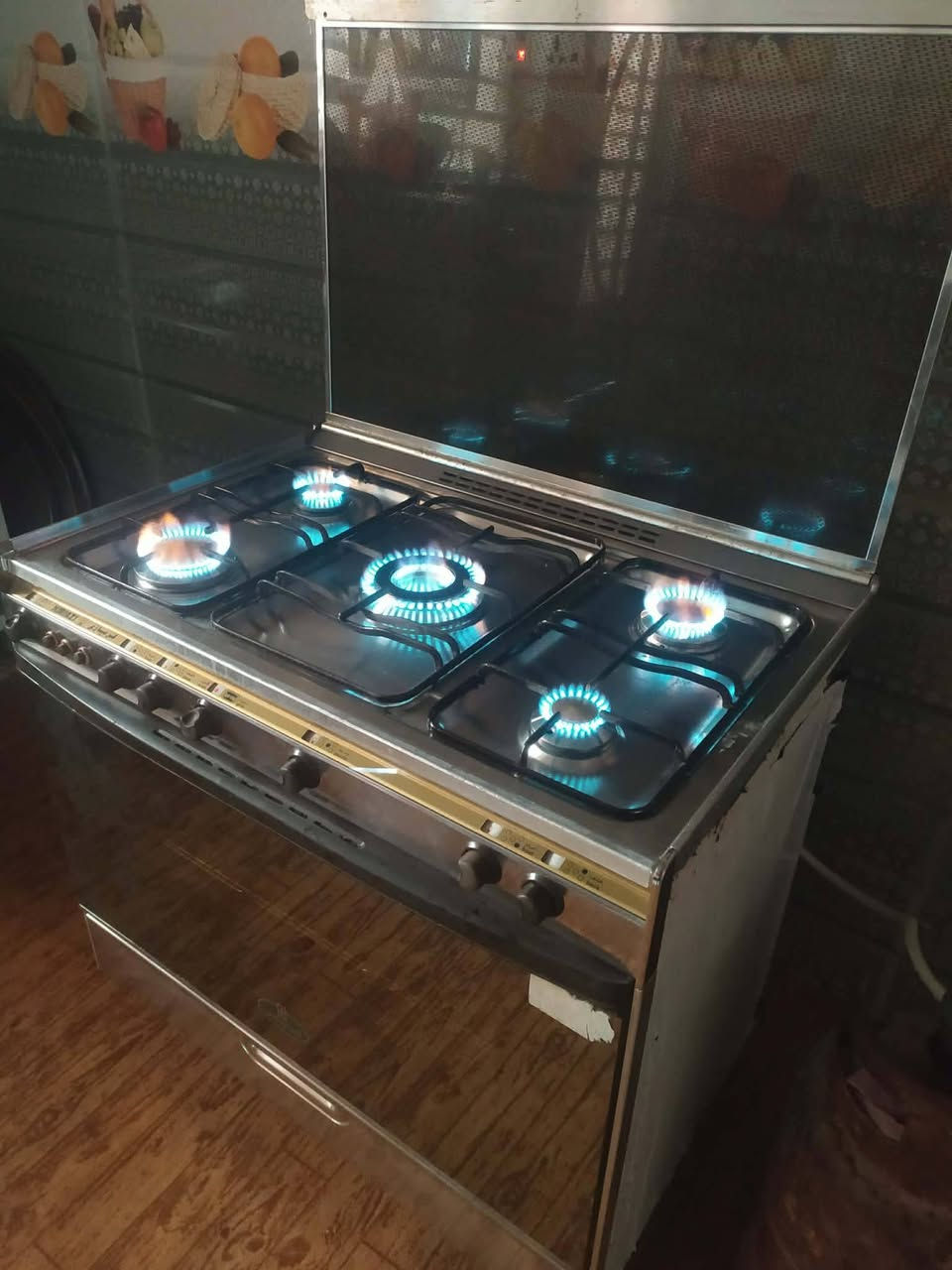 السلام عليكم طباخ مصري كريازي فول بعده بلايلون تجي تفحص وتأخذ خارج داخل نضيف نار افران فول العنوان بابل مركز ***********
