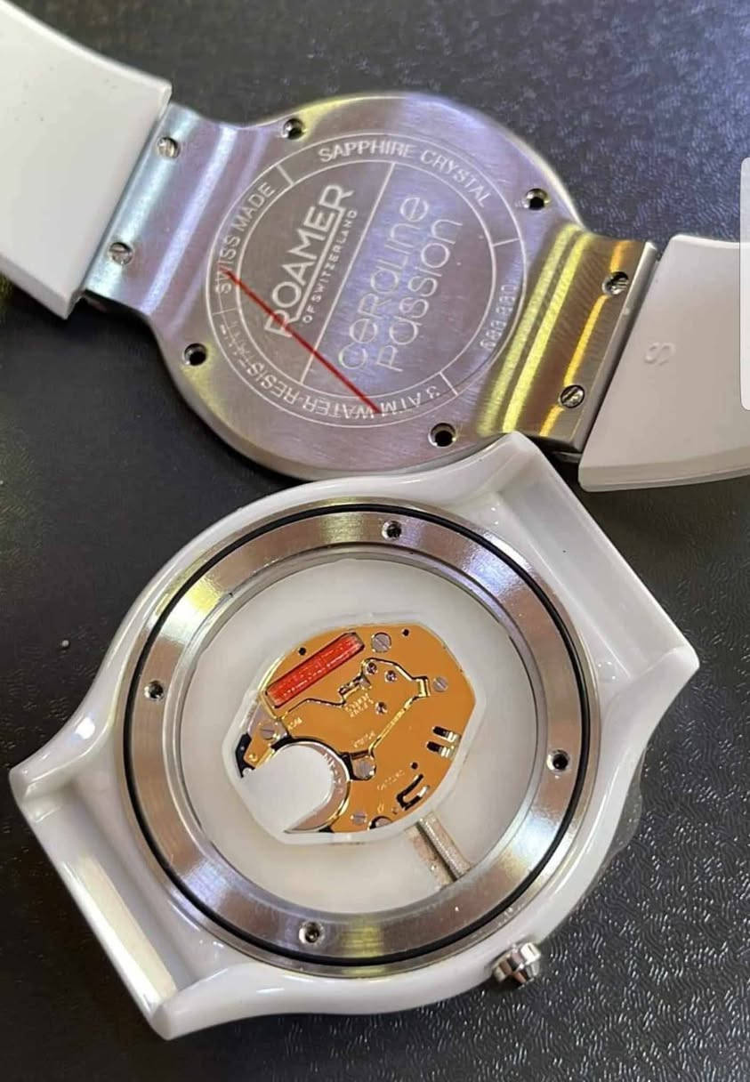 السلام عليكم........
ساعة ROAMER سويسري أصلي بطارية
بدن سيراميك 
القطر ٤٠
مقاوم للماء ٣٠م
سير ربر مطاط معلم 
جديد غير مستعمل مع العلبة الاصلية وبطاقة الضمان
السعر ٧٥ الف 
يوجد توصيل ***********
