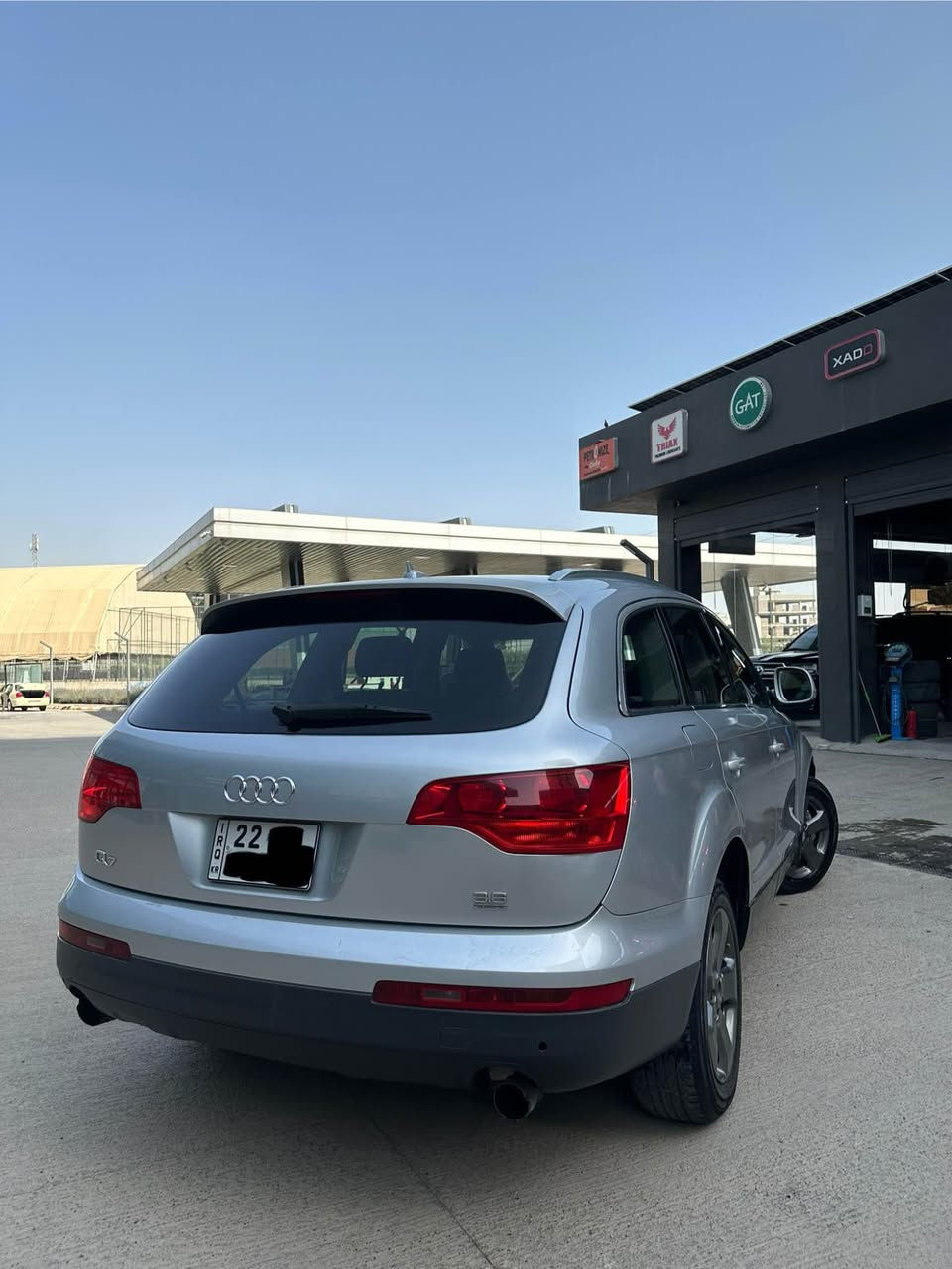 اودي Q7 
موديل 2007
محرك 6سلندر 3600 محرك vr اطلس المرغوب 
*(المحرك  جديد مال كصه قبل اسبوع شديته)  
رقم جديد 
سنويه لحد 2029 سيارة بسمي 
فول مواصفات
تبريد فول  
تحكمات ستيرن 
شاشة
كشنات جلد 
كشنات تدفئه 
7راكب 
كشنات تحكم كهربائي 
حساس 
اشاير بالمرى
انارة ترحيب 
بانوراما
‏Quattro
گير اوتو و عادي 
 باب خلفي مال سكن  بي صبخ و بنيد و جاملغ ايمن بدون دواخل 
 سعرة (120) و بي مجال
مكان سيارة سليمانية  
*********** السليمانية, العراق
