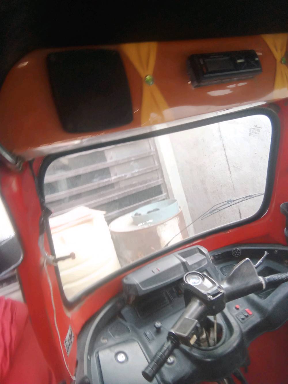 تكتك موديل 18 اوراق اصوليه كامله محرك واكسل مكفولات وكهربائيات شغاله كلها الكشر نظافته 75 بالميه 