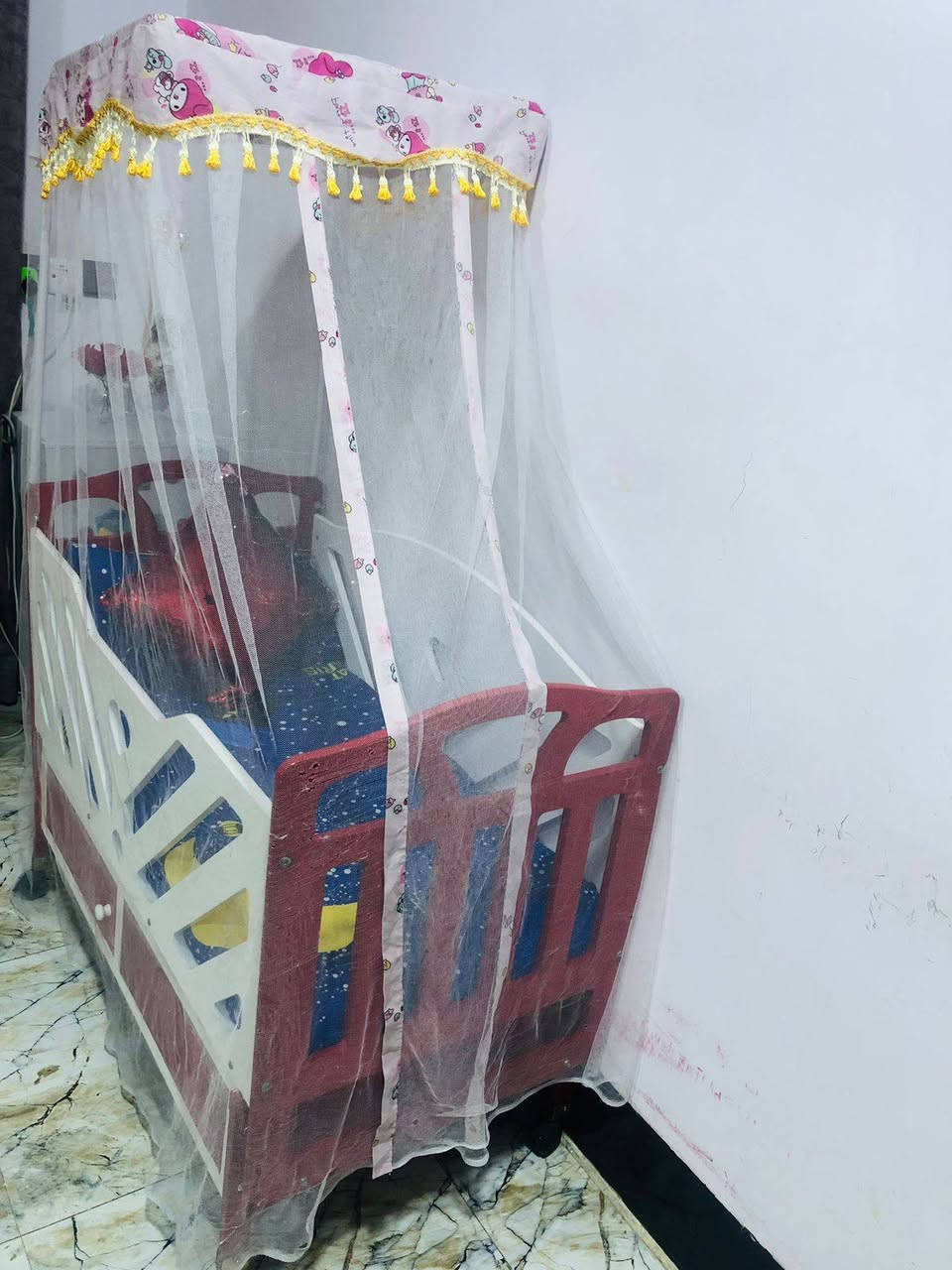 سرير طفل للبيع
سعر 65.
مع الدوشك


**إذا كنت صاحب هذا الإعلان وتريد حذفه لأي سبب، رجاءا أرسل رسالة إلى الدعم الفني**