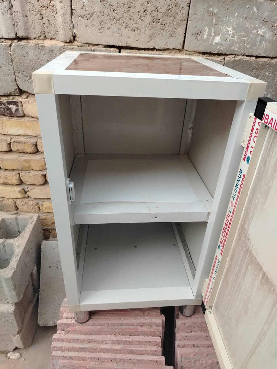 ميز الألمنيوم ارتفاعه ٩٠ وعرضه نص متر وعمقه نص متر للبيع ب٤٠ الف تسكام لون واحد
مكاني ديوانيه قرب مدرسه الخلاني ***********
