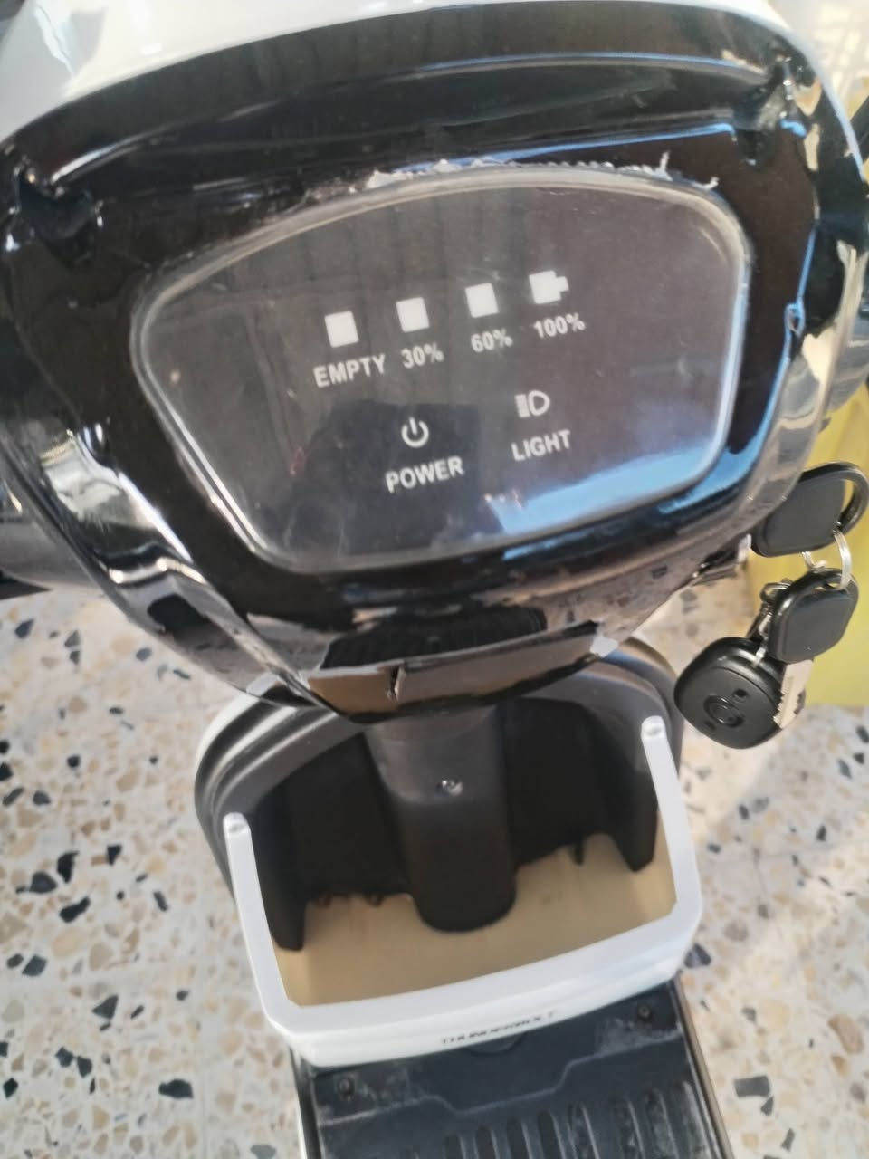 دراجه شحن كلش نضيفه مستخدمه اقل  لشهر   لسعر ٣٠٠ وبيها مجال للاستفسار *********** مكاني عزيزيه
