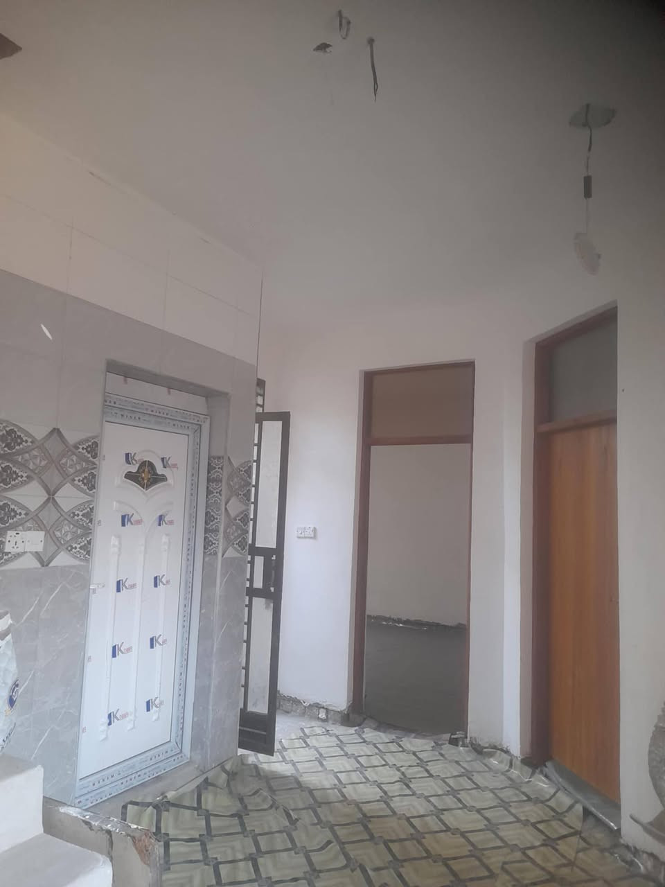 بيت للبيع ١٠٠م٢ مربعه طابو زراعي سند٢٥ قاطين ركن بي غرفة النوم واستقبال ومطبخ مفتوح وخدمات ومرافق خارجيه كامل كاشي سيراميك والثاني غرفتين وحمام ومرافق مشترك نقص كاشي ومحجر قفله ١٠٥ مليون بنهاية تبليط الشموخ والرشيد وقريب على الشارعين الاعراض مال الامانه واتساب***********
