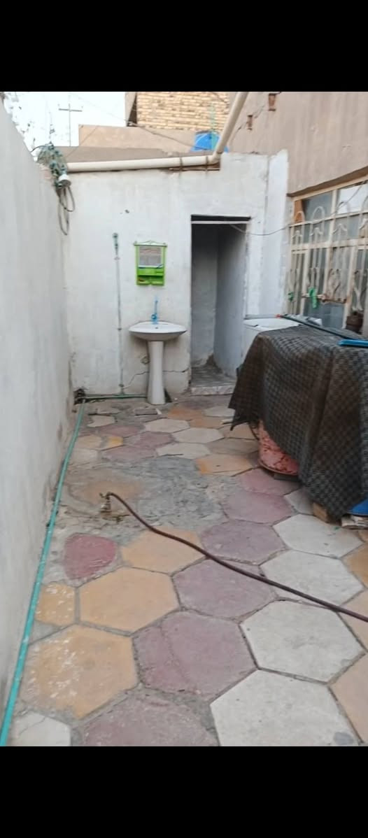 للبيع بيت طابو صرف المساحه 140يتكون من ثلاثة غرف النوم وصاله استقبال ومطبخ وتخاريج الاتصال على هذا الرقم ***********@@@@@@ حي ميسان شارع العسكري @
