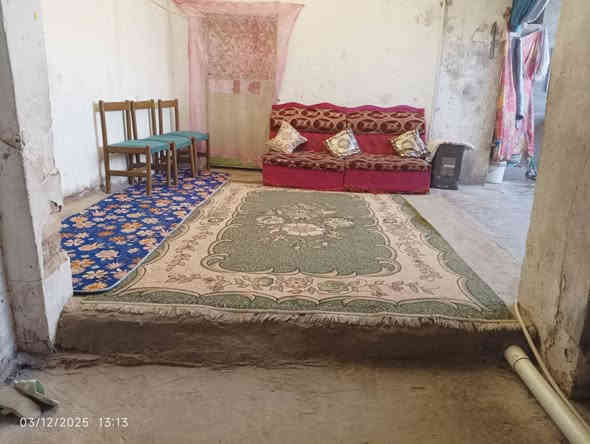 بيت للبيع مساحه 130 متر يتكون من غرفتين ومطبخ ومغزن غراض ومجمع صحيات السعر 25 وبي  حله سياحي منطقة الساده وره فرن الصمون ***********
