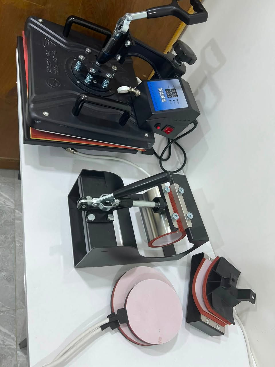 طابعه ابسون حراريه  مكبس ٥*١ وبندين ورق سبلميشن هديه واكواب ١٠ قطع وحقائب ومحفضات للطباعه للبيع للاستفسار واتساب ***********
