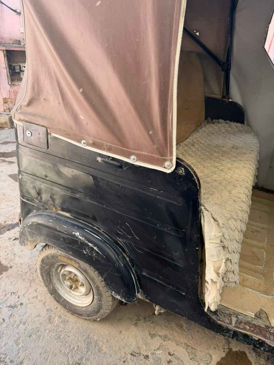 السلام عليكم تكتك موديل ١٦ أوراق كامله شهر ١١ مكينه ٢٠ مكان شهداء البياع السعر ٢٤٠٠ الاستفسار ***********
