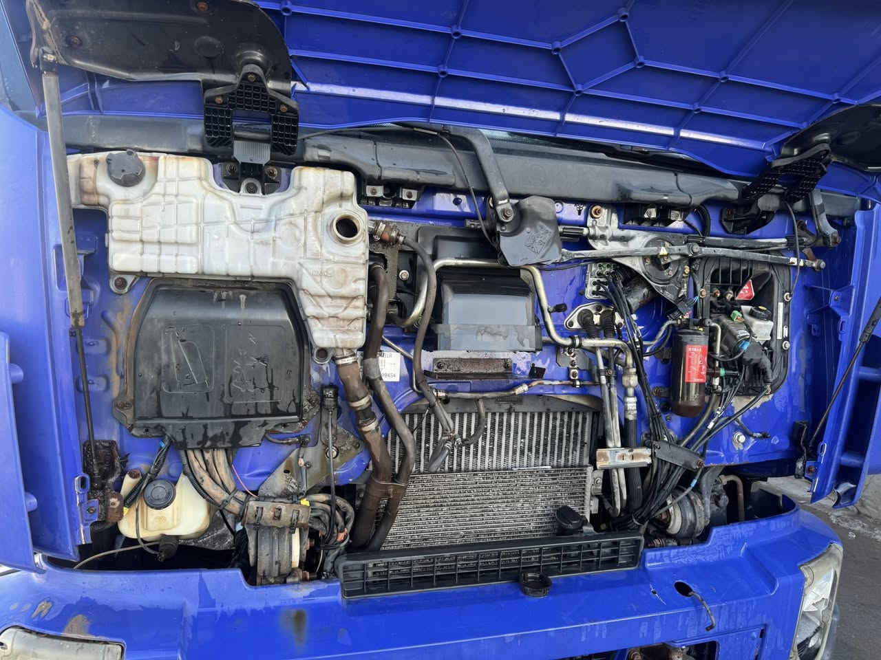 سلام عليكم 
فالفو للبيع مكينه كير شاصي أصوليات كفاله
مكان بصره رقم أربيل راعيه موجود سنويه صاقطه 
مكينه لاتبخير لاتنقيص كير عادي اكسن نص جي أف تيارات نص جديد بأتريات جديد بلسنويه شاصي أبيع مستعجل سعر ١٠٠$ وبي مجال ***********
