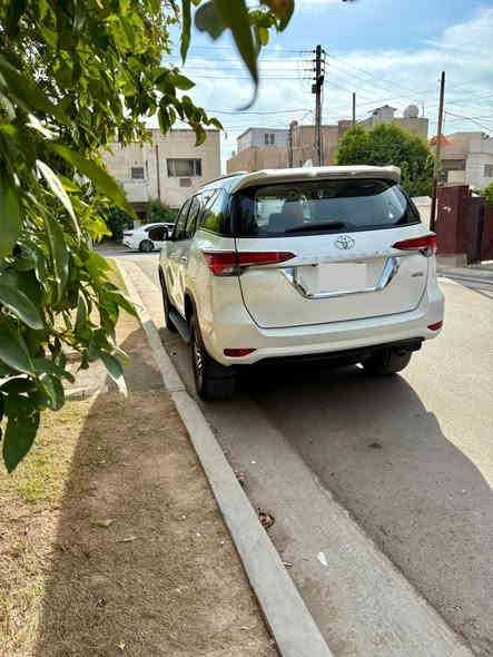 السلام عليكم تويوتا فورجنر للبيع 2024 فول SR5
رقم بغداد باسمي 
ماشية 55 الف 
دخول ذكي وبصمة تشغيل تبريد بيانو انارة ترحيب حمالات بالسقف نيكلات بروجكتورات ولايتات ولد زينون اصلي صندوق كهرباء فور ويل 4*4 حساسات امامي خلفي تبريد 3 قطع وباقي المواصفات المعروفه 
السعر : 30,800 $
العنوان بغداد / المنصور
***********
